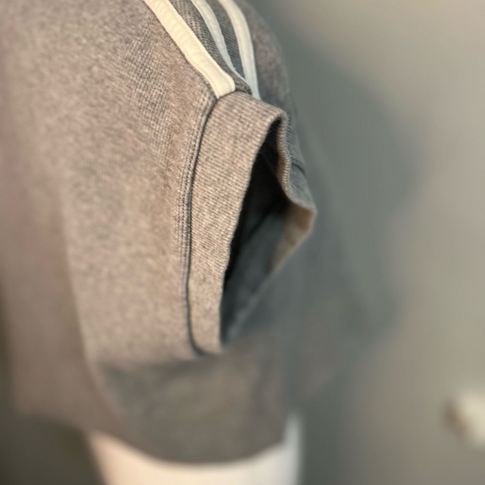 Adidas HE1476 Blue Version Waffle Crop
Top Grey Medium Gray 2021 - Picture 10 of 16